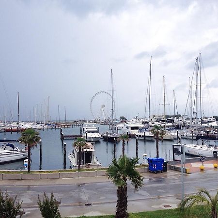 Appartamento Laura A 2 Passi Dal Mare Rímini Exterior foto