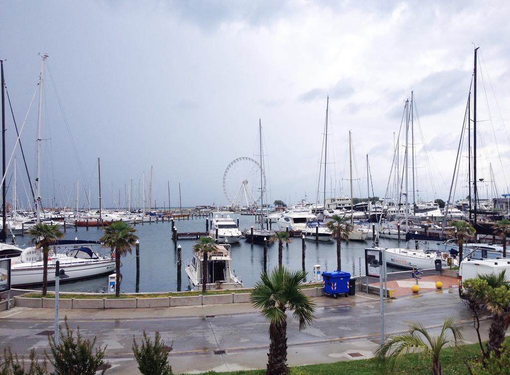 Appartamento Laura A 2 Passi Dal Mare Rímini Exterior foto